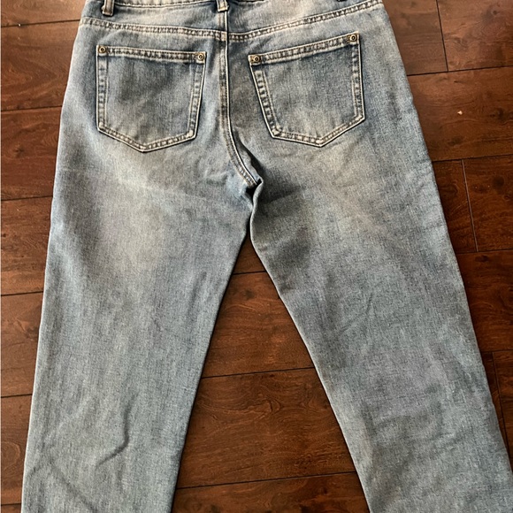 Light blue Boohoo jeans with distressed bottom of the legs - Picture 3 of 3